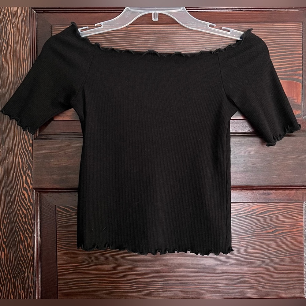 Caution to the Wind off-shoulder top